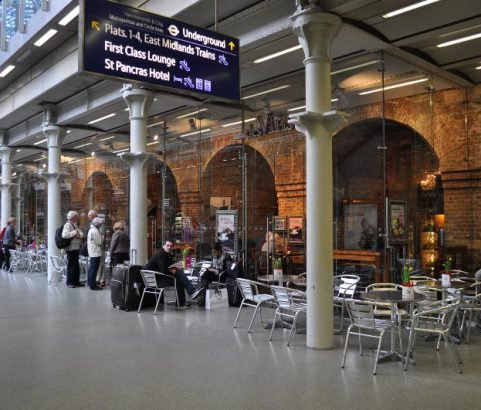 St Pancras Station London - Café Des Vins